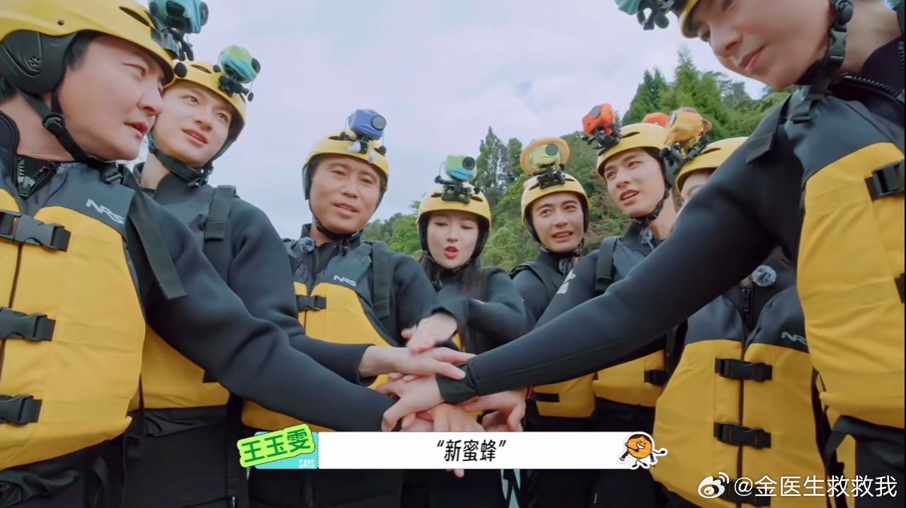 王玉雯林一把羊当狗训地球超新鲜这一对抽象姐弟名场面出圈了，别人投喂小羊只是简单喂