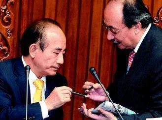 “万年总召”下课了！今天上午，岛上绿营完成了伪“立法院”总召改选，有“万年总召