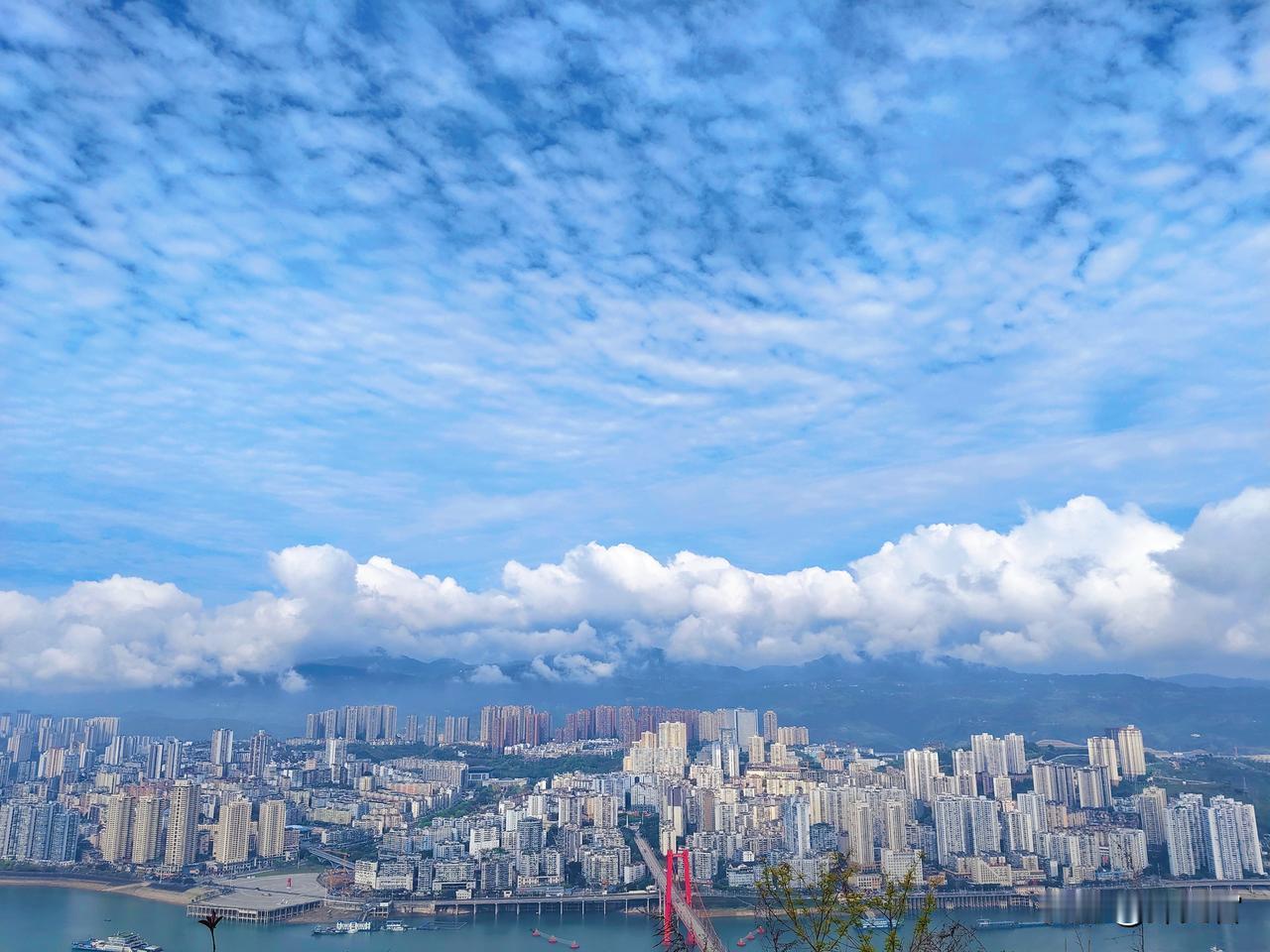 能分享一下你相册里的风景照片吗习惯了这个小县城的生活，没事的时候和朋友一起喝喝茶