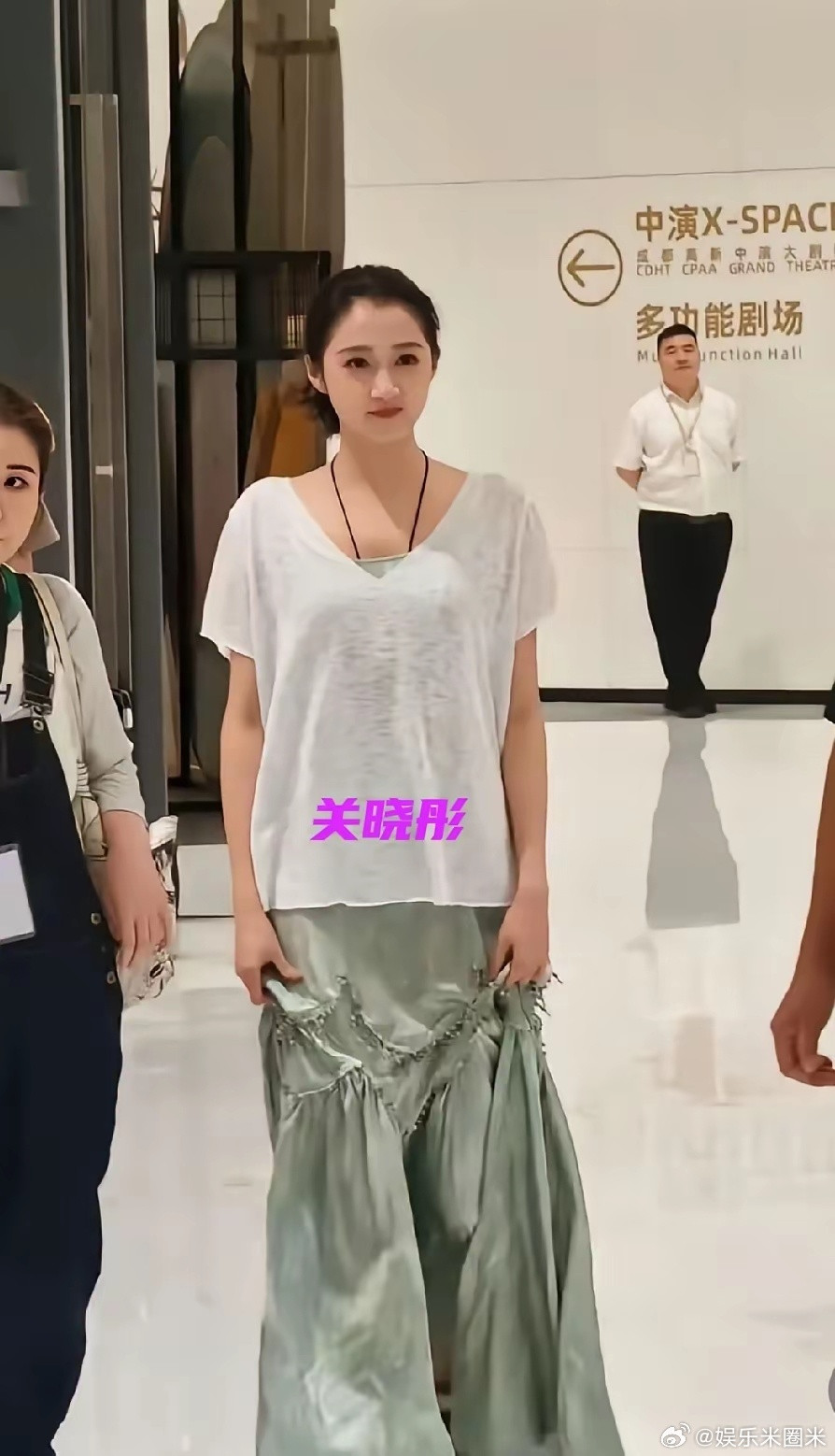 关晓彤明明整体是个美女!却有很多人都说，虽然美，但是不喜欢。这是什么原因？说她嘴