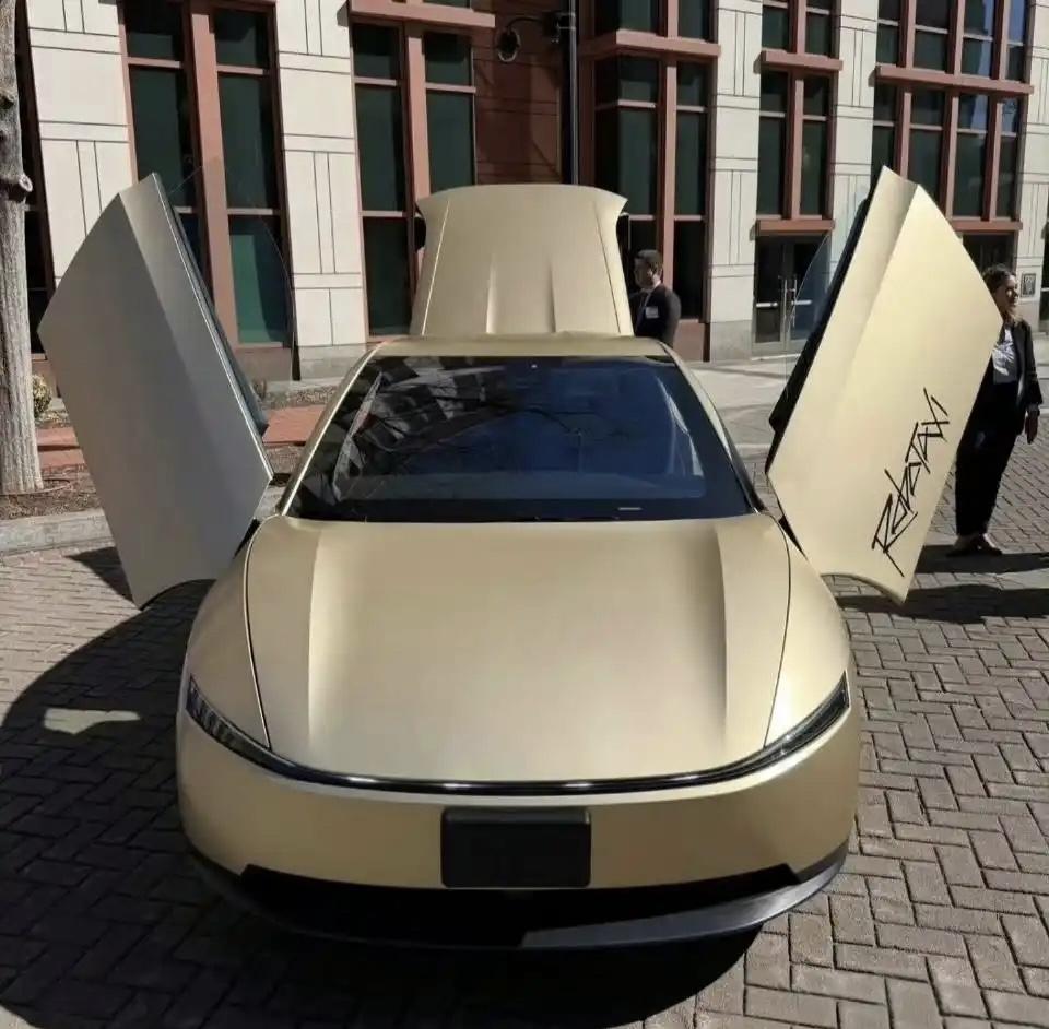 马斯克全新Cybercab无人驾驶出租车正式量产，无方向盘、无刹车、无驾驶位，彻