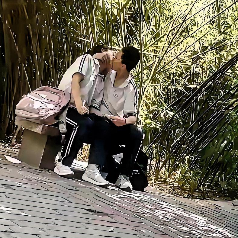 这俩是谁家的娃啊？爹妈咋就这么放心，让他们在外面“放飞自我”？​‎͏ 