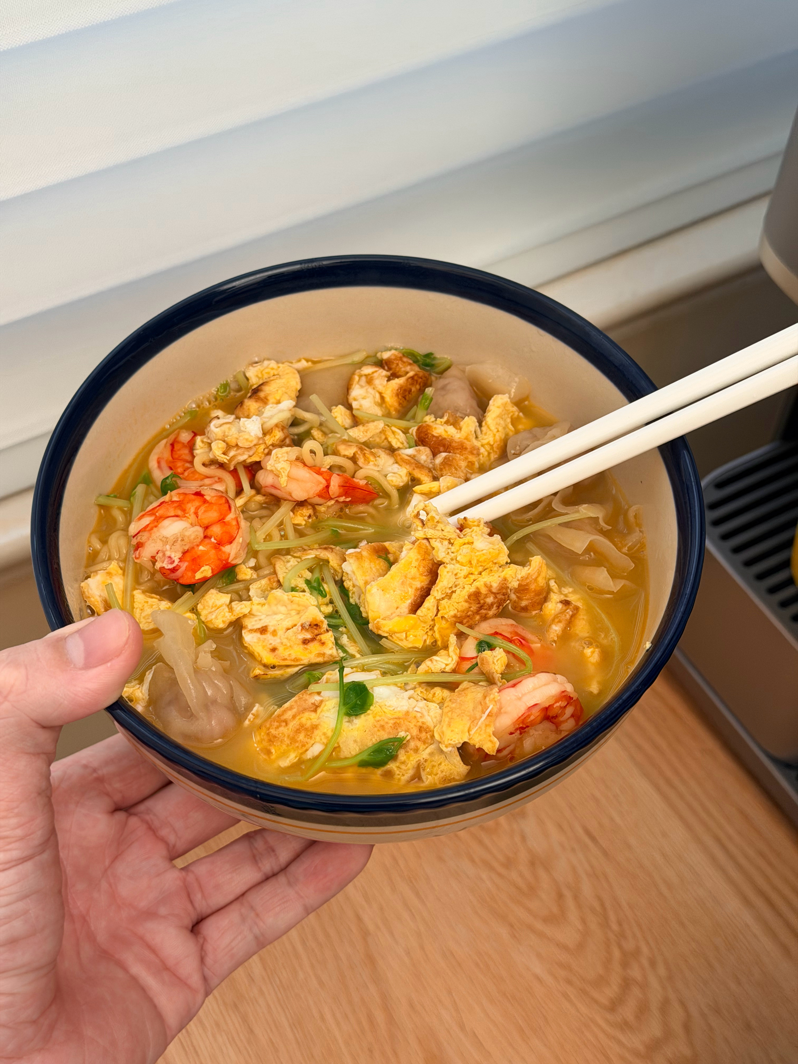 中午依旧吃泡面