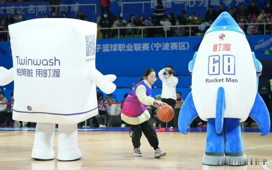 预测！山东男篮或将11连胜，目前上海男篮最长的九连胜被深圳终结后，山东男篮已成为