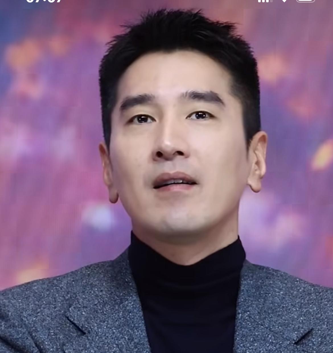 主持人问赵又廷：“以后会让女儿进娱乐圈吗？”赵又廷说：“我其实挺不希望她进入娱乐