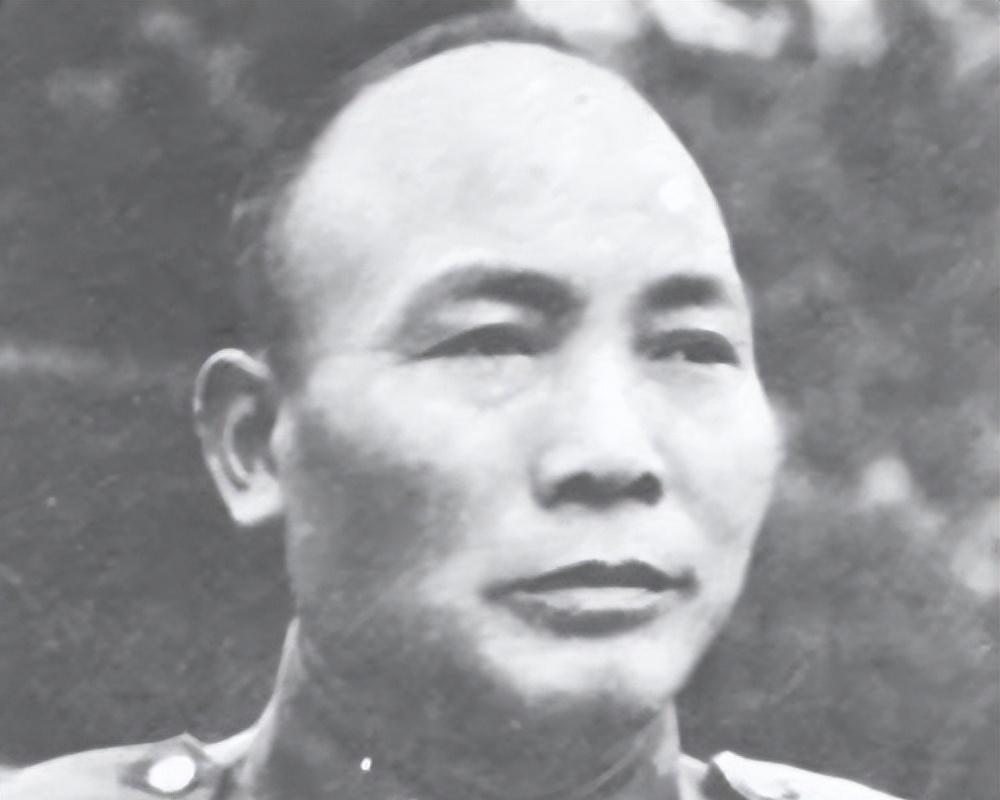 1948年，与我党有血海深仇的国民党高级将领康泽在襄阳被捕，远在西柏坡的毛主席知