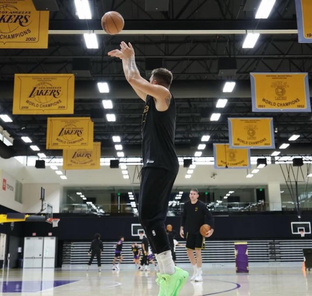 卢卡·东契奇希望在洛杉矶湖人队留下自己的印记：“科比为这里带来了很多总冠军，勒