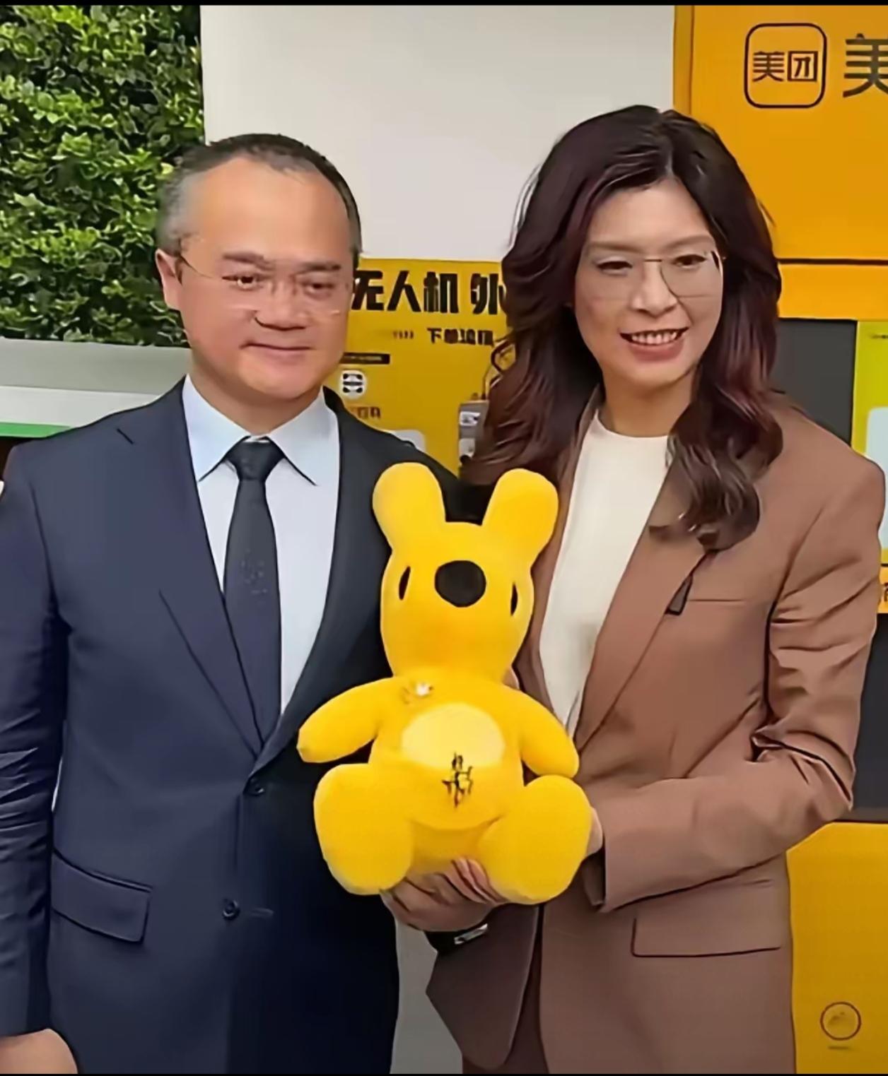 美团创始人、董事长兼CEO王兴与国民党主席郑丽文的这张同框照片，既体现大陆企业家