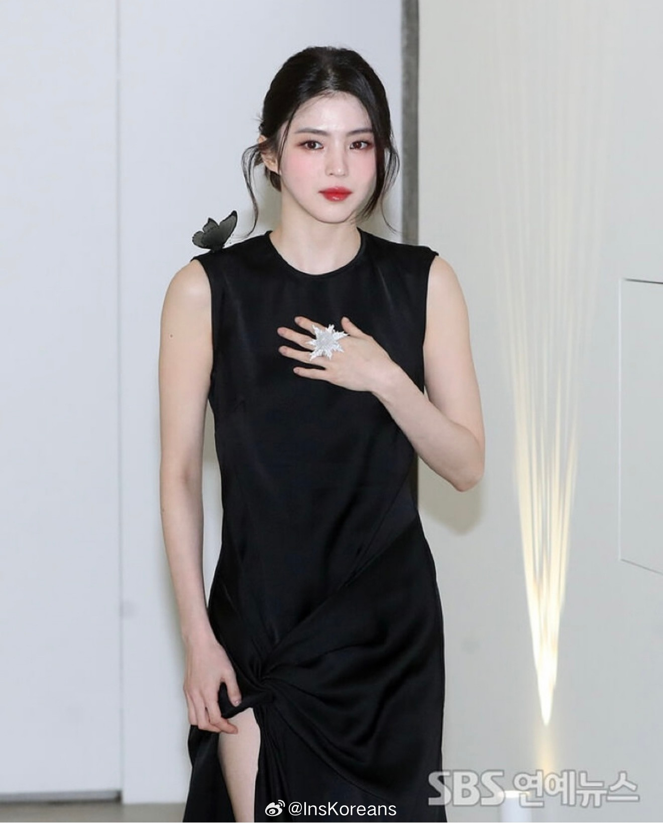 韩素希韩素希新活动照她还喜欢蝴蝶元素🦋而且最近又美啦唇红齿白好精致​​​