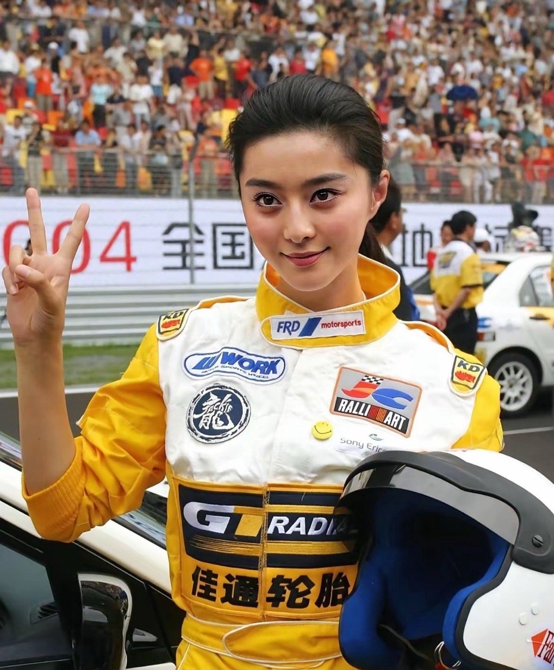 那年成龙杯慈善赛车会上，一众女明星褪去华服浓妆，以最接近本真的状态出现在公众视野
