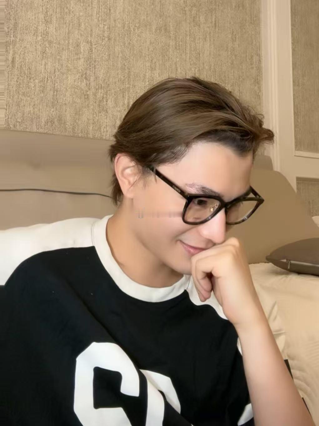 丁禹兮上班朴素关下班什么事中餐厅名场面中餐厅好爱丁禹兮素颜直播的状态！没有