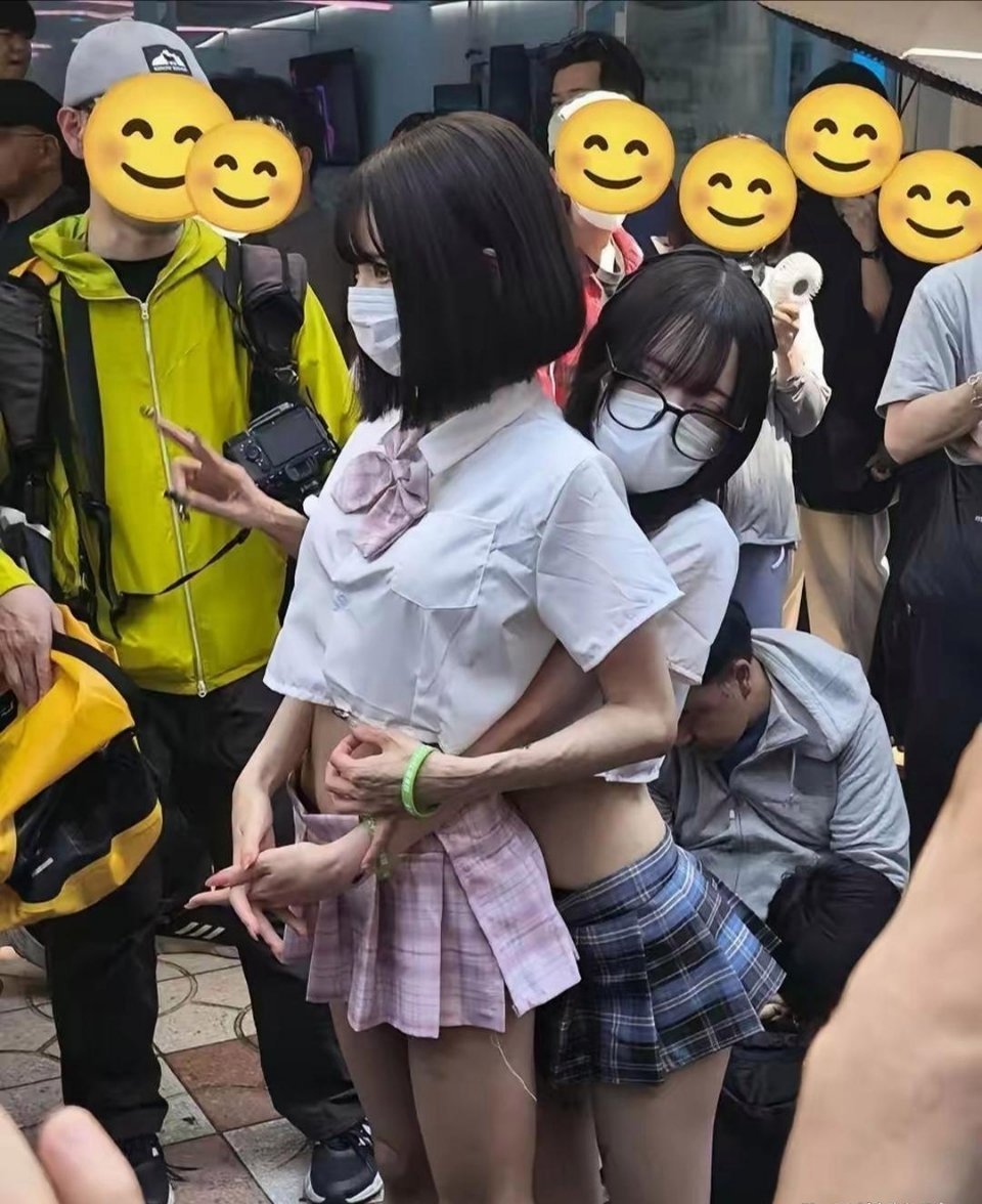 为什么她这么年轻胳膊上这么多皱纹