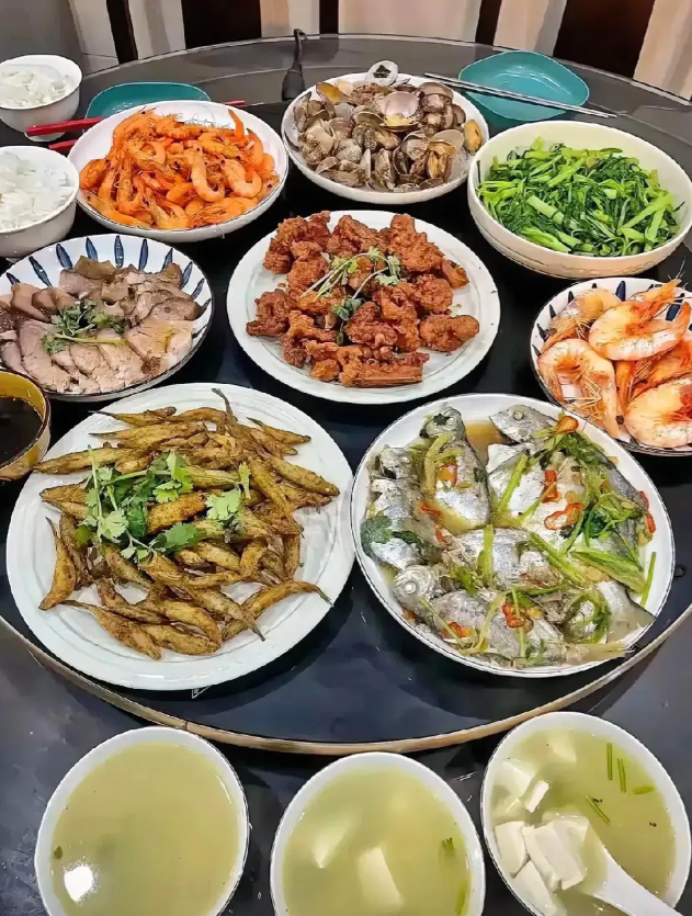 这桌子菜饭店收400，贵吗？