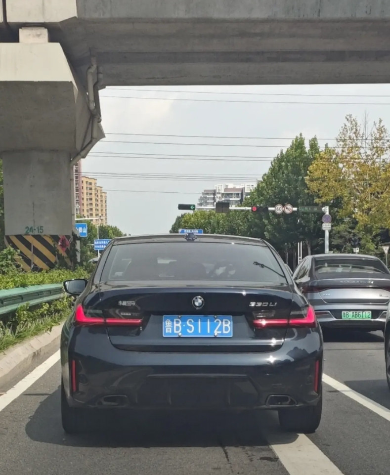 车牌还是有点意思的。