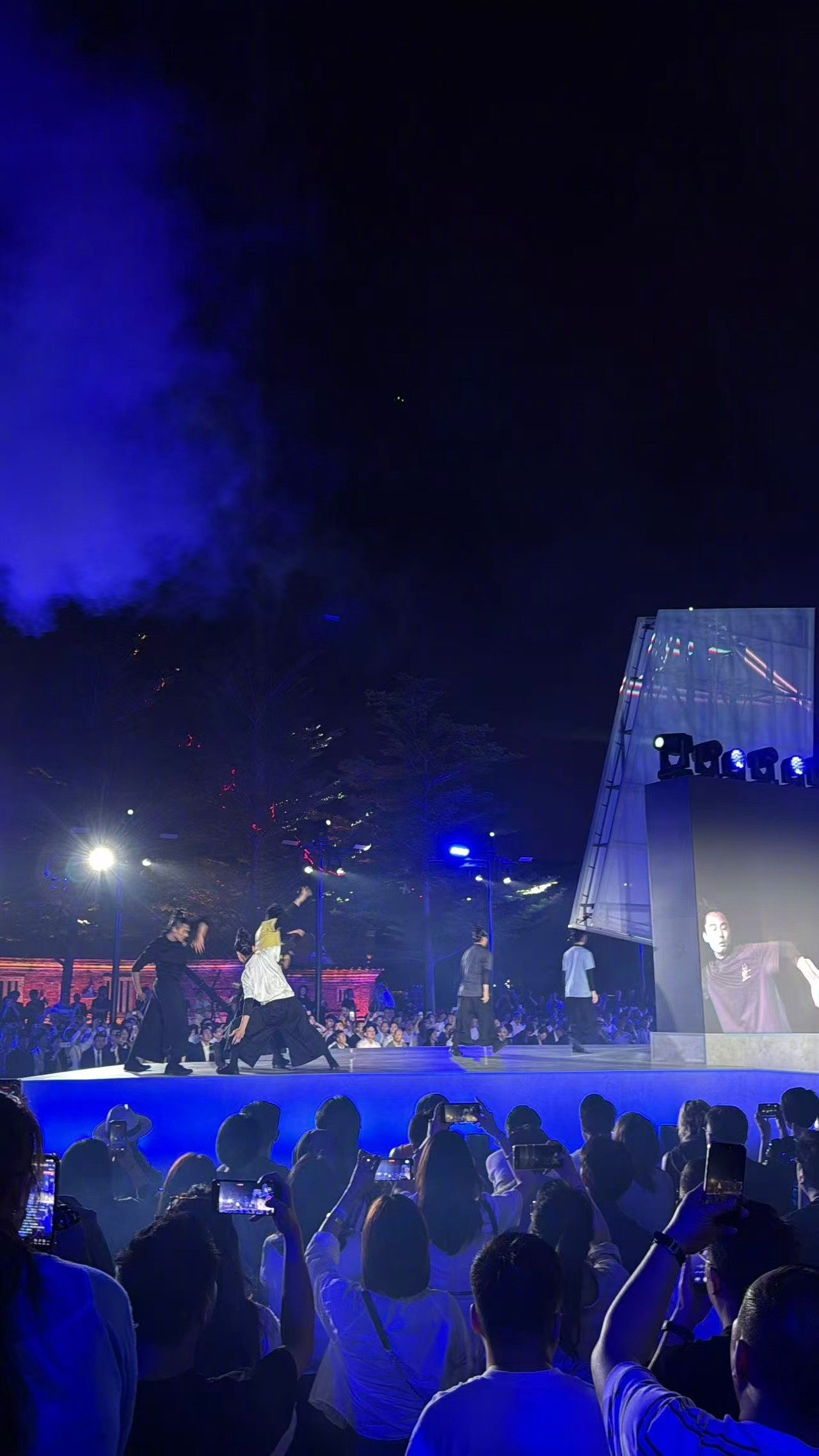 百年梧林被福船点亮绝了绝了！梧林古村＋时尚T台，东方美学的buff直接叠满了！