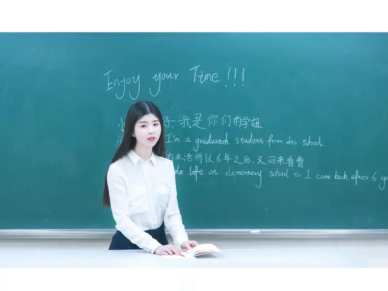 我们单位00后女教师找老公主要以下几类：1.正在服役的军人，一共有四五个。