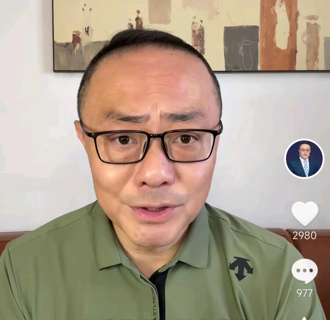 解说员魏翊东批评了北京国安队主教练蒙哥马利推卸责任。在北京国安队主场1-2输给