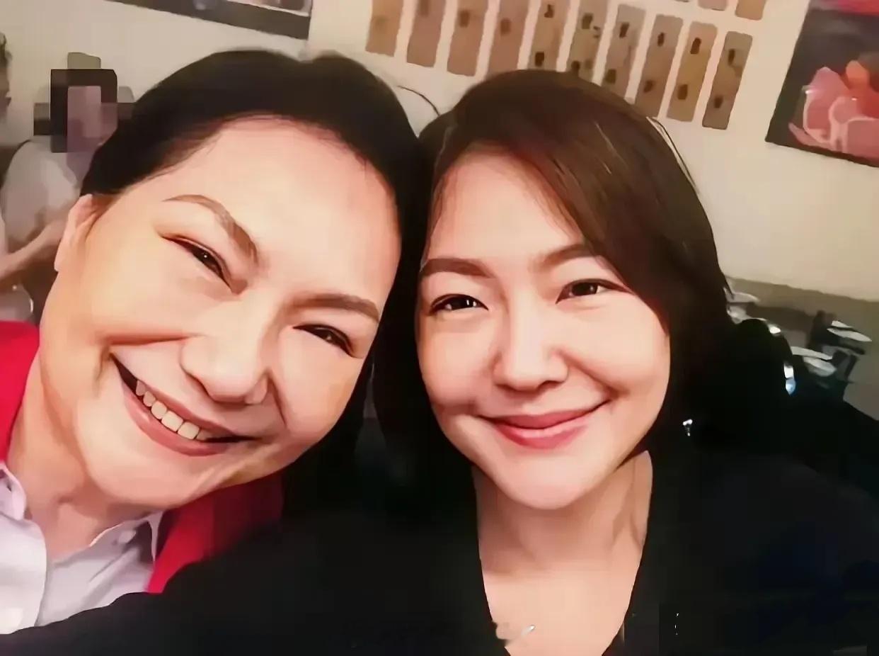 S妈我只想女儿真是不理解S母女的奇葩操作，大S离世快一个月了，如今免费的千万