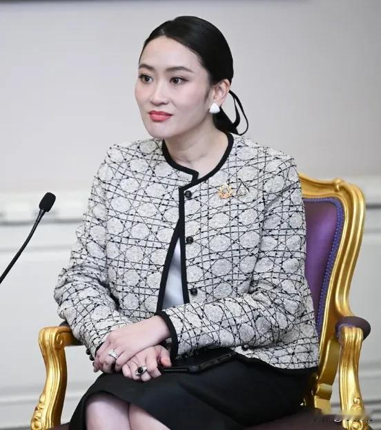刚刚得到消息佩通坦不声不响的干了一件大事在泰国军界掀起了轩然大波外