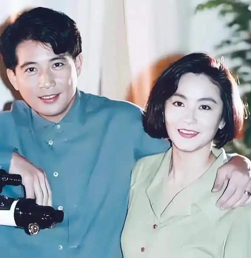 林青霞当年那么美，为什么没嫁个帅气老公？不是不想，是陷得太深。和秦汉纠缠到40