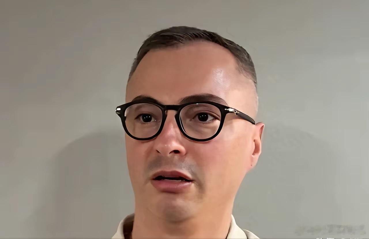广东队为什么输给山东男篮？广东主帅说出心里话CBA季前赛开打，广东男篮经过四节苦战，最终68比74不