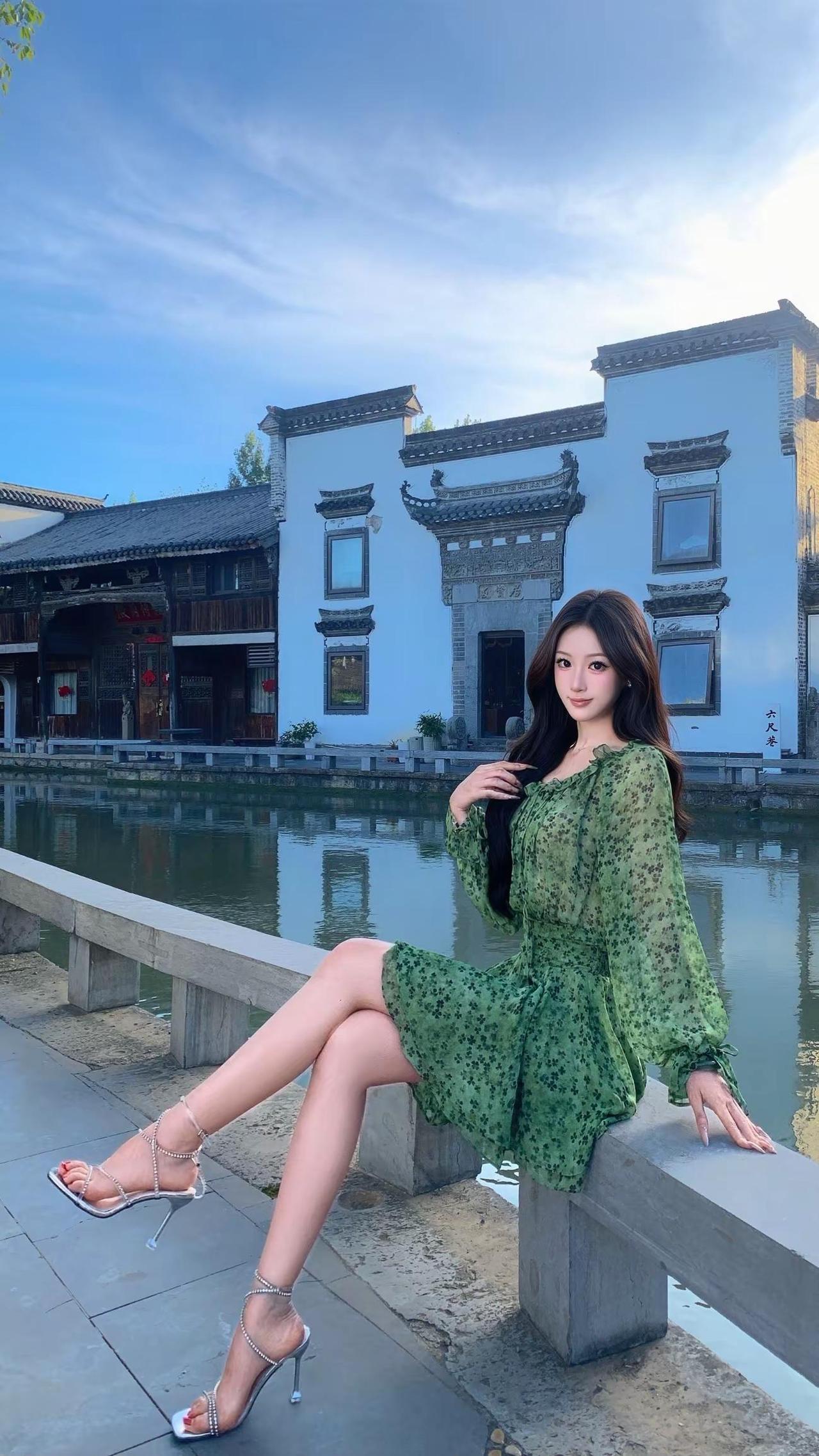 琴音袅袅于心上碎花连衣裙温婉风穿搭江南穿搭