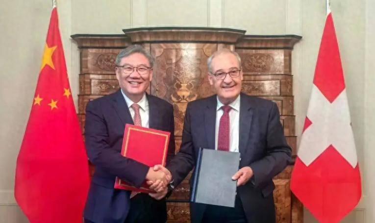 中瑞自贸协定正式升级，瑞士几乎所有出口中国的商品实现零关税，咱们最关心的瑞士名表