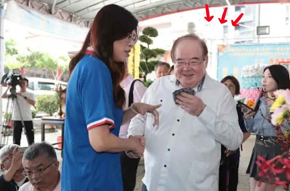 郑丽文人事布局遭吐槽！李乾龙若掌舵秘书长，改革成空话？刚盼着郑丽文上任能带来