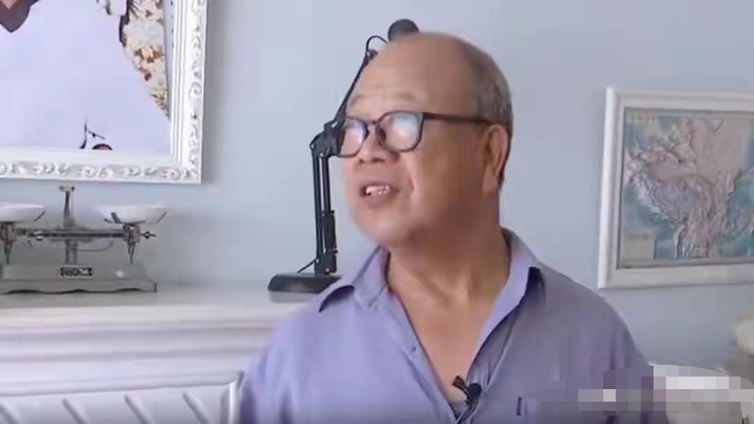 见过很多相亲场面，但62岁大爷这一出，还是让我愣了好一会儿。他坐下来，先看了