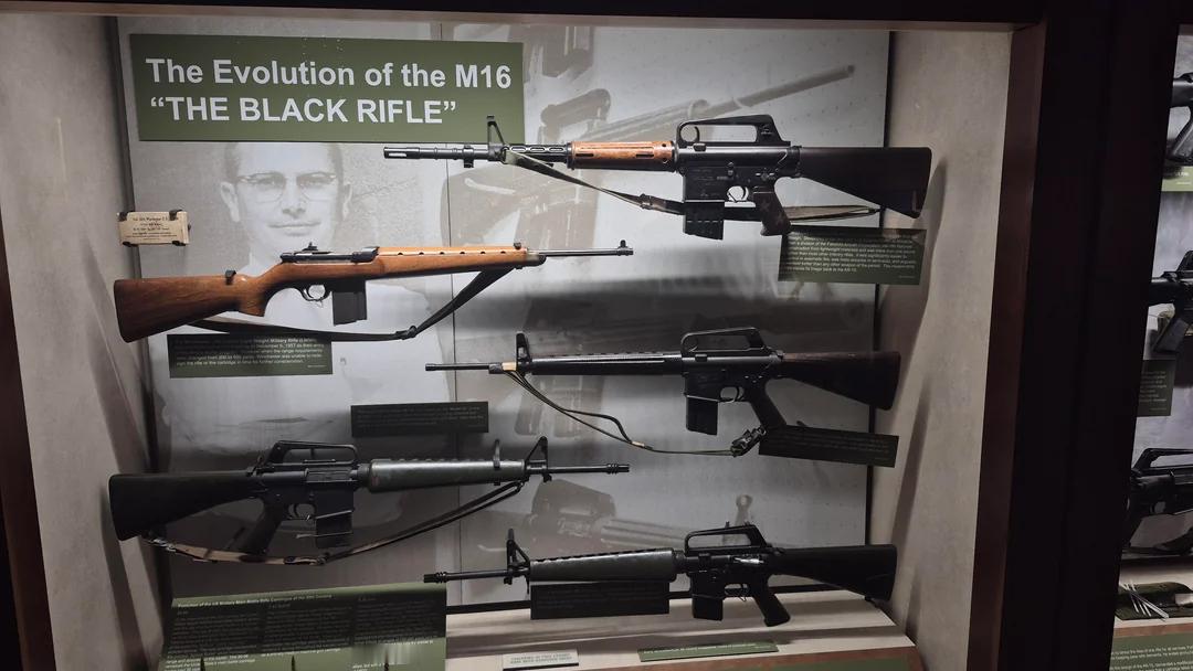 MD三等人“下一代班组武器”(NGSW)三家竞标方案，来自本宁堡步兵博物馆庆祝美