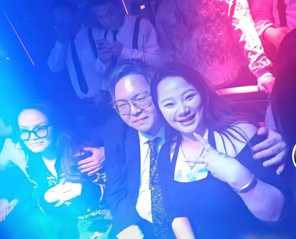 向太气坏了，小儿子竟然要给她找一个可以做姐妹的儿媳妇！这个女的白白胖胖的，虽然看