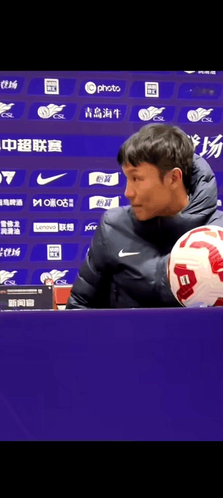 他职业生涯的全部光芒，几乎都浓缩在了两个瞬间。第一个瞬间，对阵法国。一脚任意球