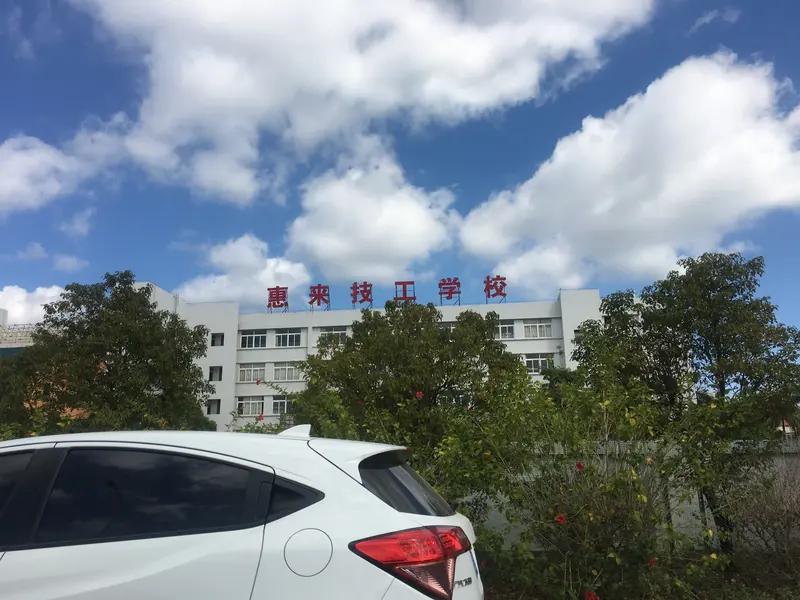 大学生回炉读技校，我觉得将会成为新趋势。很多大学生回炉是因为大学专业与市场需求脱