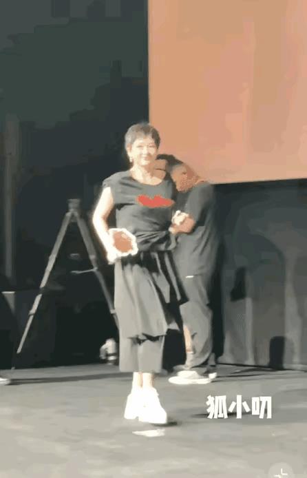 章子怡生图与精修图差距太大了，她的美貌被高估了，其实从年轻时她就很普通，什么电影