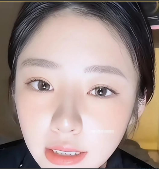 黄一鸣最近在直播里说，当初给王思聪发宝宝照片，结果被拉黑了，现在对方连孩子面都没