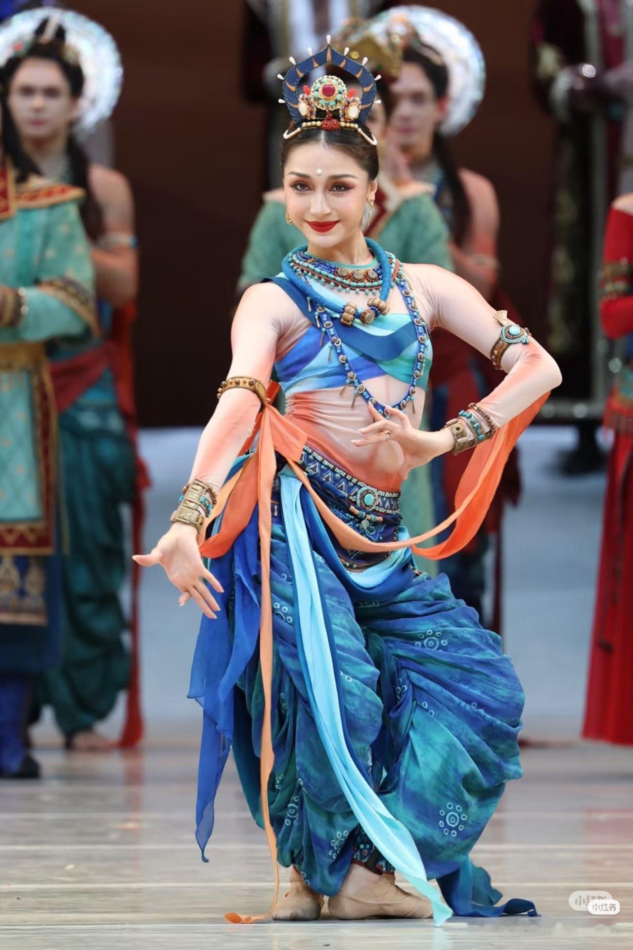 一位印度网友晒出一张图片，愤怒地质问：“为什么中国人如此想成为印度人？？？”好家