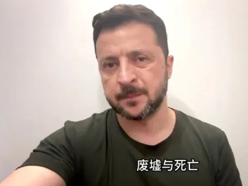 看到泽连斯基近期的发言，觉得他如今特别无奈又可怜。要是他现在就投降，于他个人