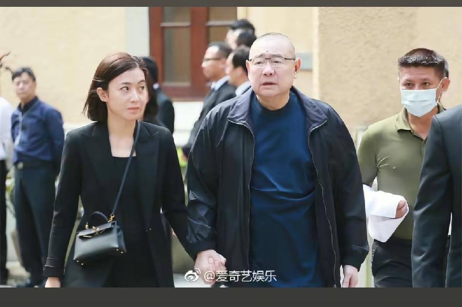 港圈大佬追女明星，真金白银砸下去眼睛都不眨一下，哪像现在的富豪分手还要算账退款。