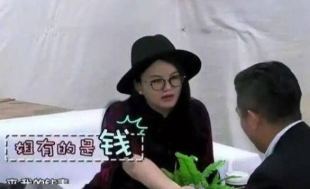 有一次，李湘在一档综艺节目中需要称体重，她为了减轻自己的重量，便摘下佩戴的手表交