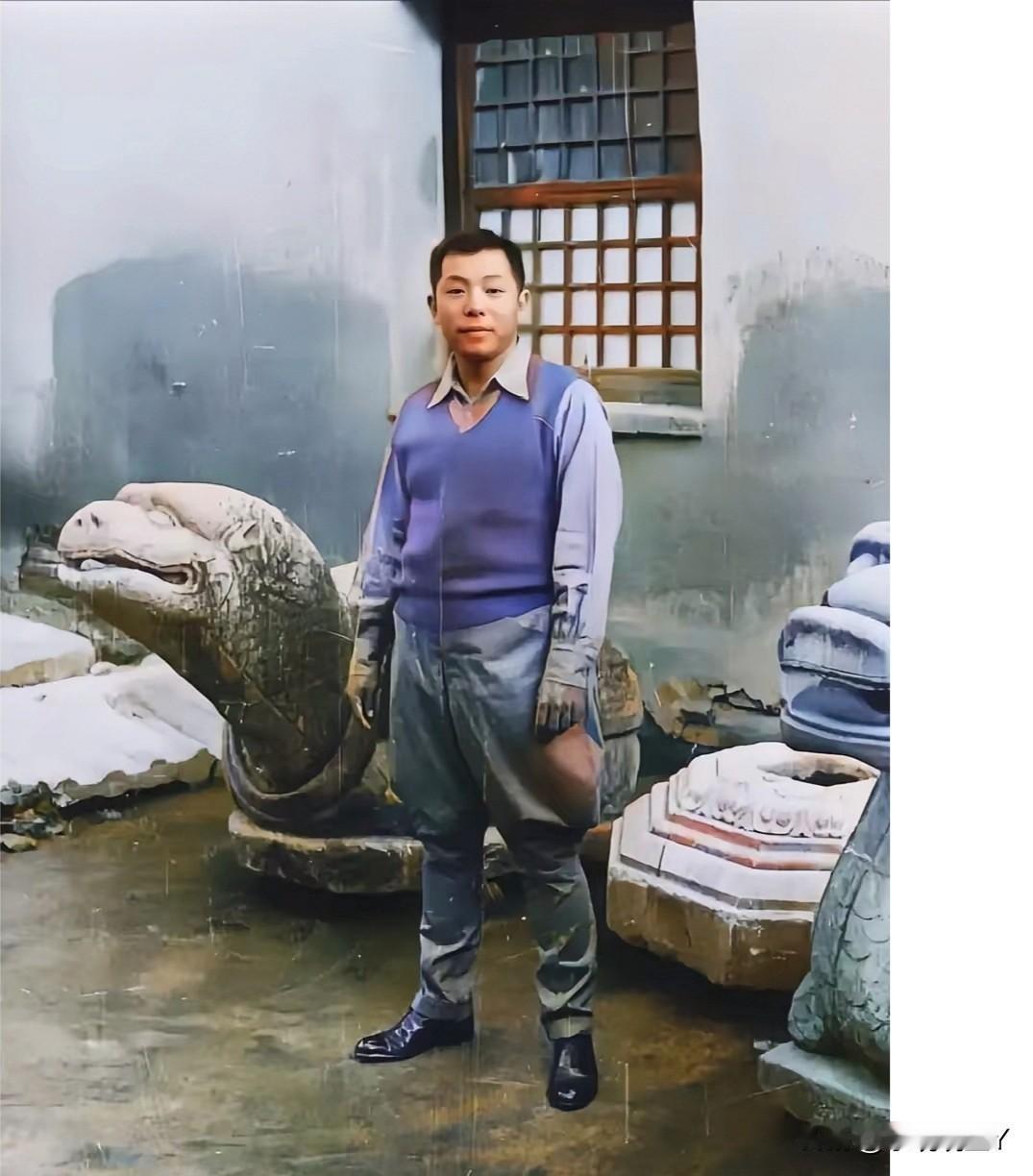 张学良年轻时候到底有多帅！这是1935年他在西安的珍贵留影，时年34岁，可以说是