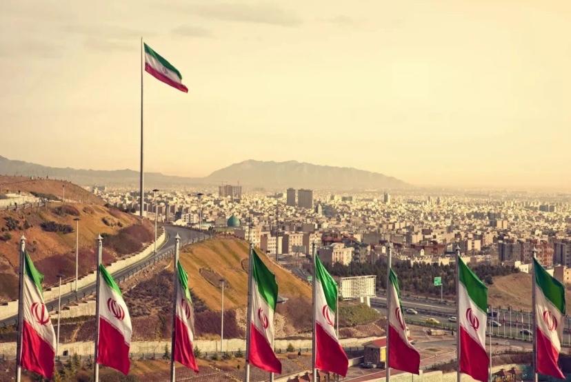 伊朗这回算是彻底放开了！使用前所未有的武器，对以色列实施了打击！连以色列境内