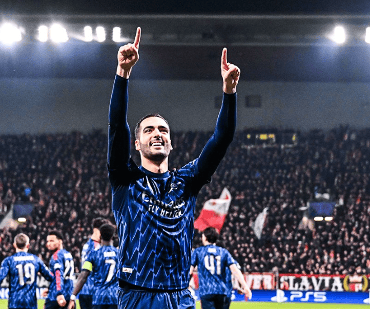 梅里诺本场梅开二度, 对抗18胜8, 3拦截2解围3次被犯规