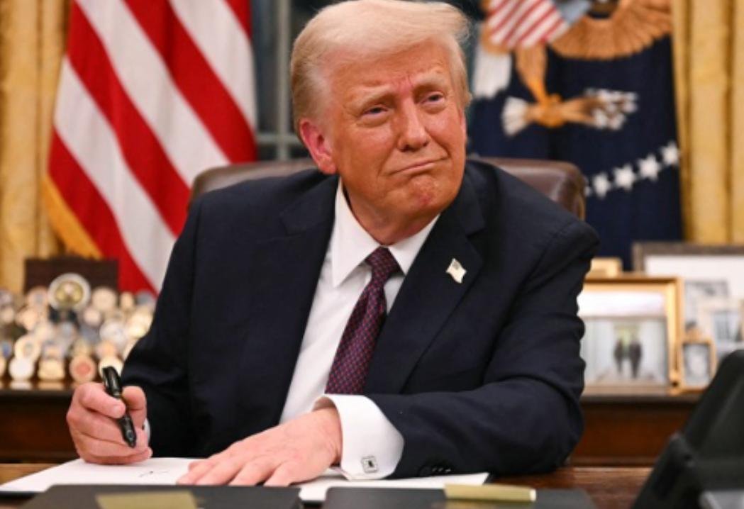 就在刚刚，特朗普重拳出击台湾，美国推动对台交往常态化，中国以法律、经济和军事手段