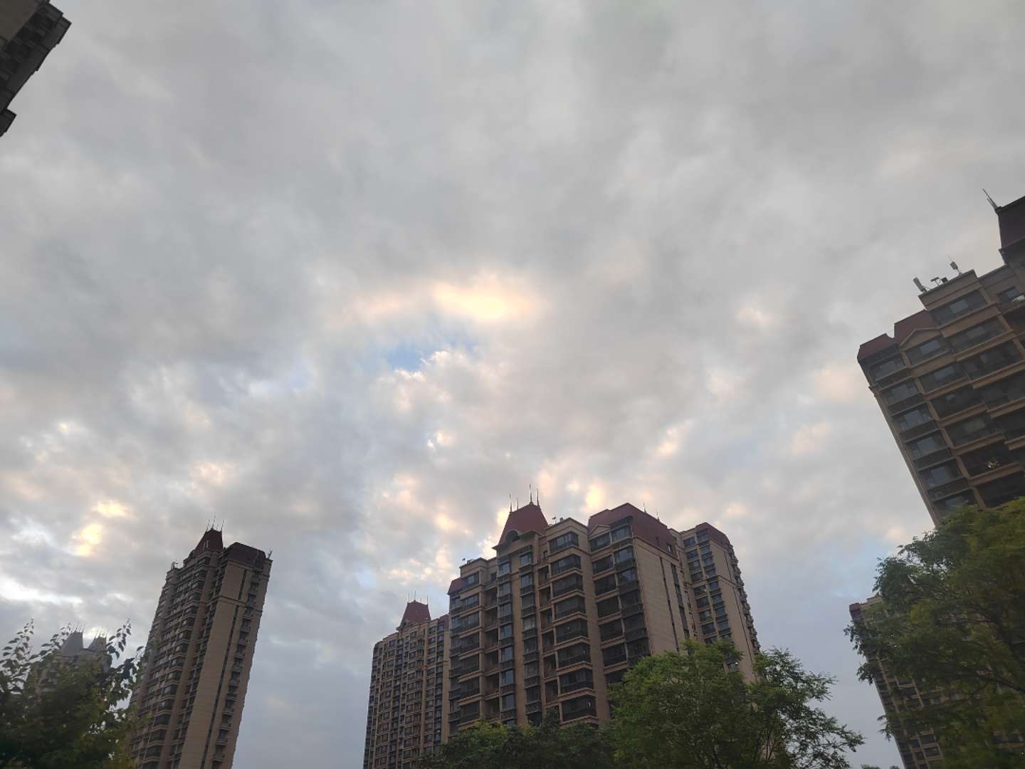 你那里的天空是什么颜色