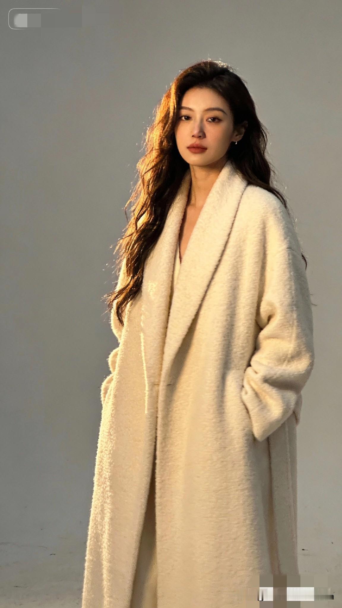 秋冬买衣服，这5件谁买谁后悔？第一短款羽绒服，好看但冻腰充绒少了不暖和，充