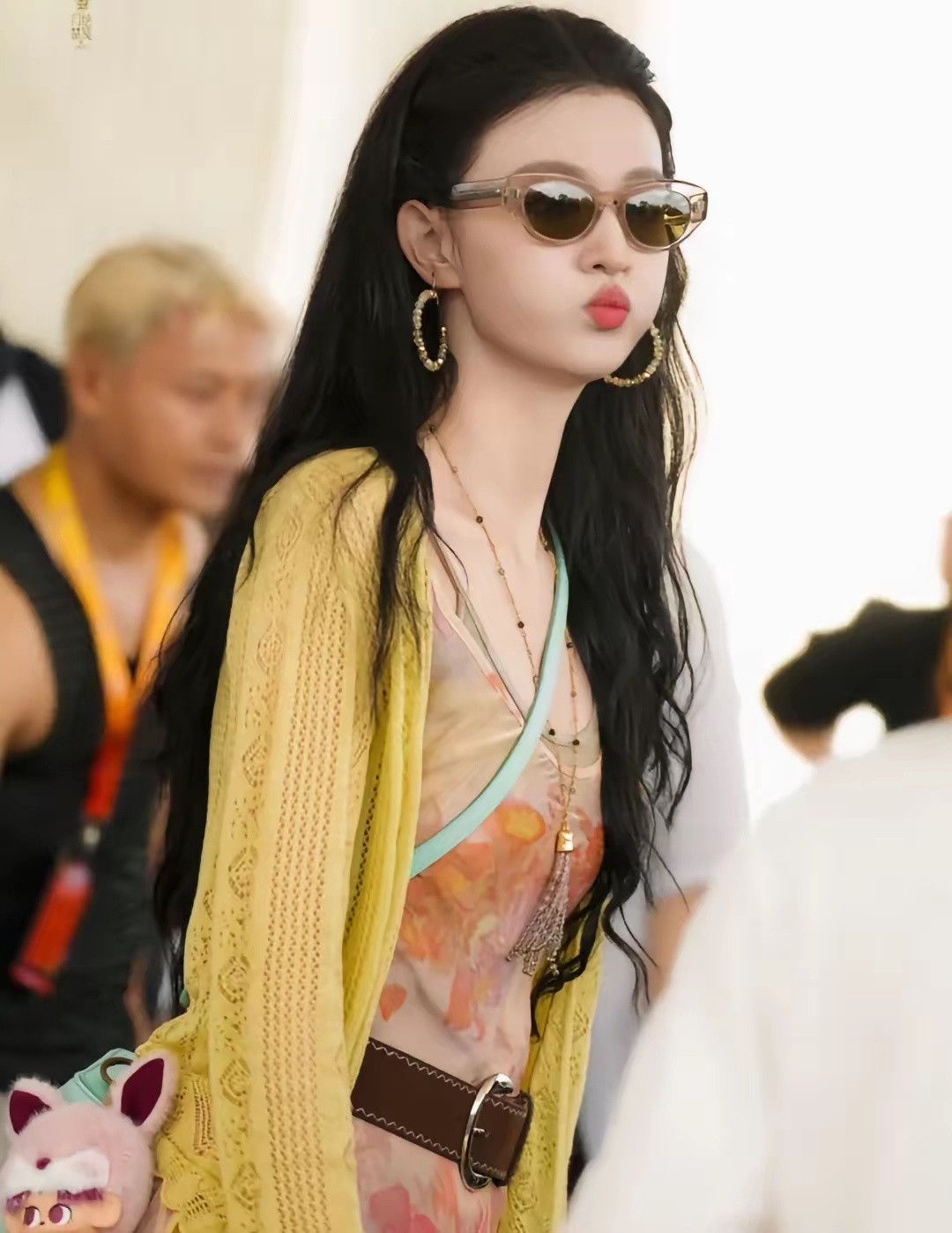 王楚然现在就出发造型明艳大美女