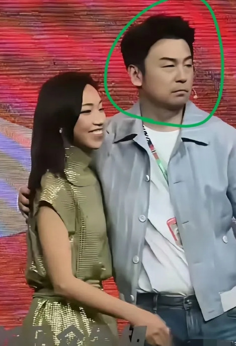 自从《长安的荔枝》上映，雷佳音就笑不起来了。不是因为剧拍的不好，也不是因为行程太