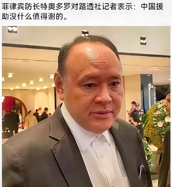 历史总是惊人地相似：当年勒紧裤腰带给越南送去两百个亿，换来的是排华和枪炮；如今好