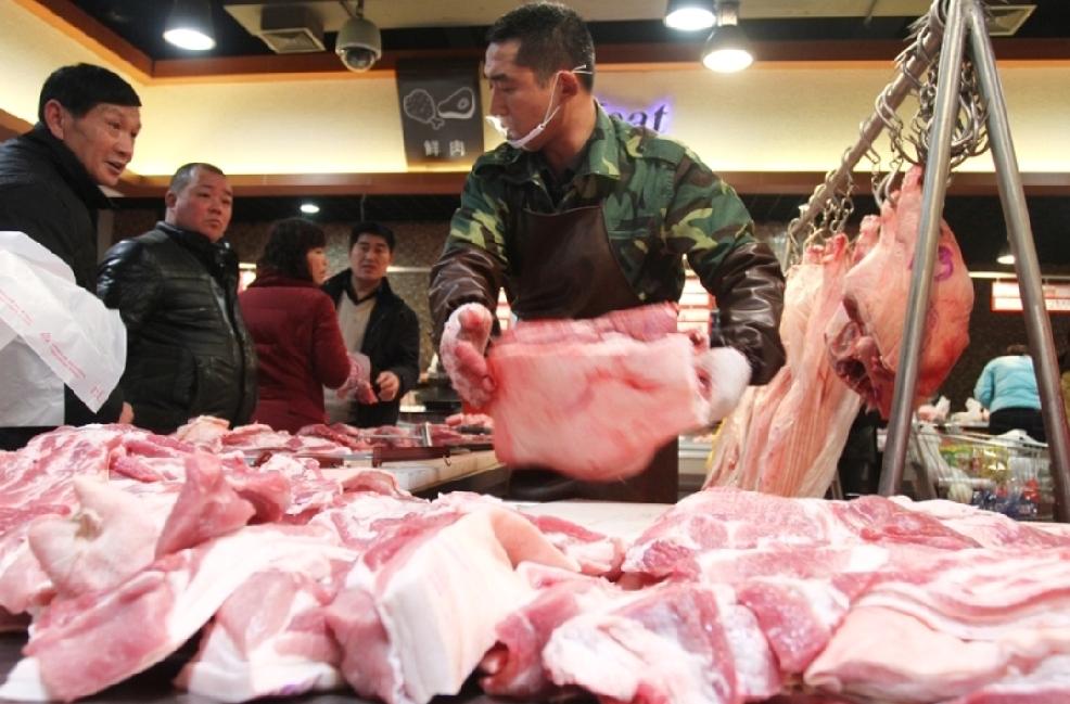 猪价走势真是让人捉摸不透！从去年6月到现在，猪价持续下降一年多，近期多地更是跌破