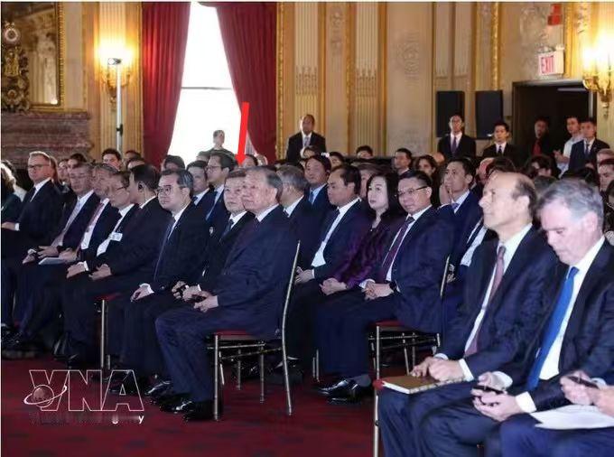 不讲究，美国人真不懂排位！9月22日，苏林在美国外交政策协会发表政策演讲。从
